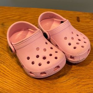 Pink Crocs toddler size 2/3
